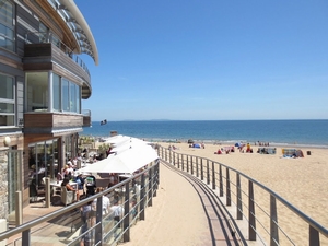 Salty's Beach Bar & Restaurant
