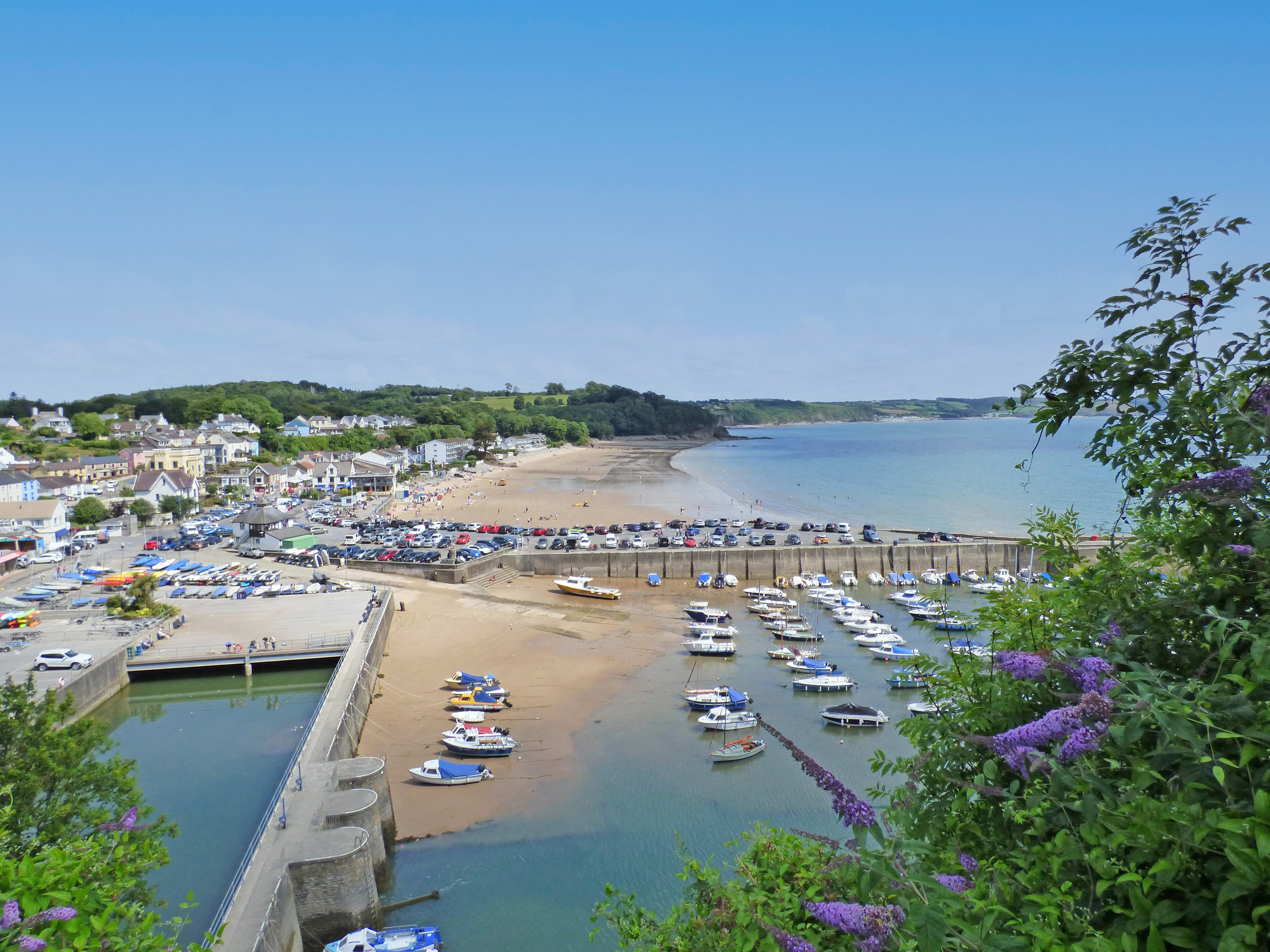 Late availability holiday cottages in Wales